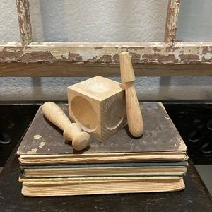 Wood mortar and pestle